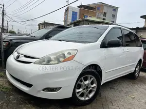 Toyota Sienna LE FWD 2006 White
