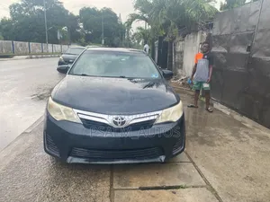 Toyota Camry LE 4dr Sedan (2.5L 4cyl 6A) 2014 Gray