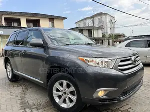 Toyota Highlander SE 2011 Gray