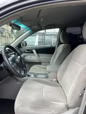 Toyota Highlander SE 2011 Gray