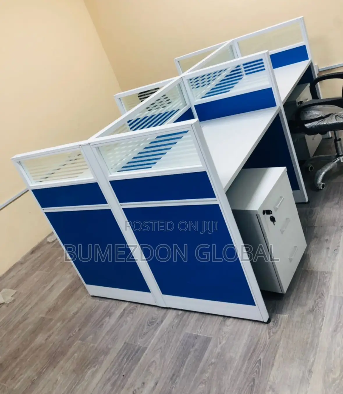 Modern Office Workstation Desk – Durable Spacious