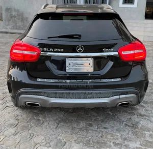 Mercedes-Benz GLA 250 2016 Black