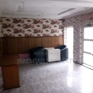 Lounge for Lease
