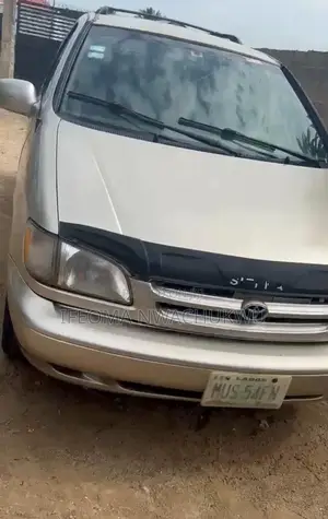 Toyota Sienna 1998 Gold