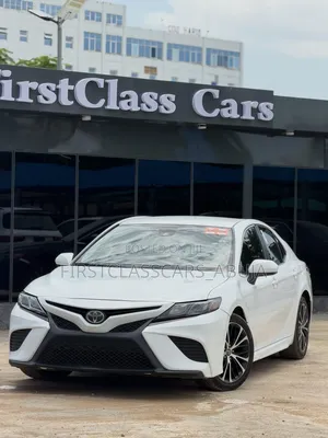 Toyota Camry SE FWD (2.5L 4cyl 8AM) 2018 White