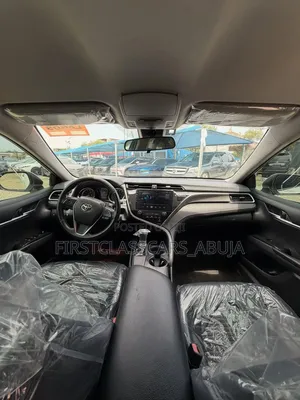 Toyota Camry SE FWD (2.5L 4cyl 8AM) 2018 White