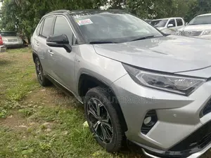 Toyota RAV4 LE 2022 Silver
