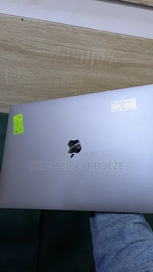 Laptop Apple MacBook Pro 2019 32GB Intel Core Ultra 7 SSD 512GB