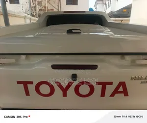 Toyota Hilux 2023 White