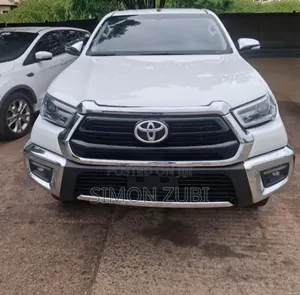 Toyota Hilux 2022 White