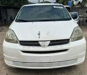 Toyota Sienna LE AWD 2005 White
