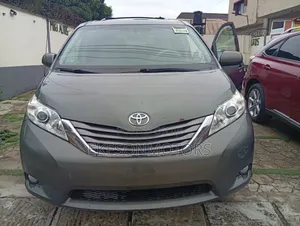 Toyota Sienna 2013 Green