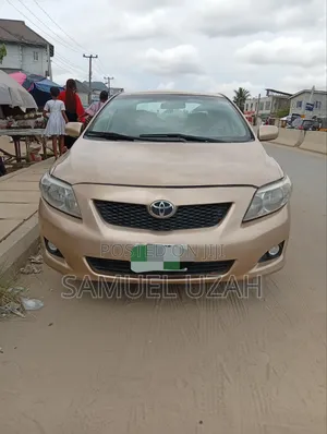 Toyota Corolla LE 4dr Sedan (1.8L 4cyl 4A) 2010 Gold