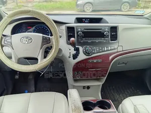 Toyota Sienna 2013 Green