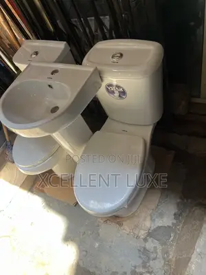 Vstar Wc  Set. With Quality Flushing System.