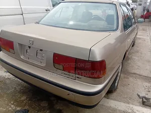Honda Accord 2000 Gold