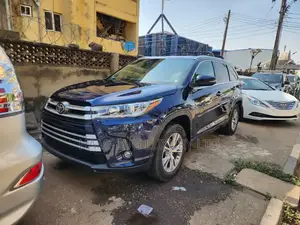 Toyota Highlander 2019 Blue