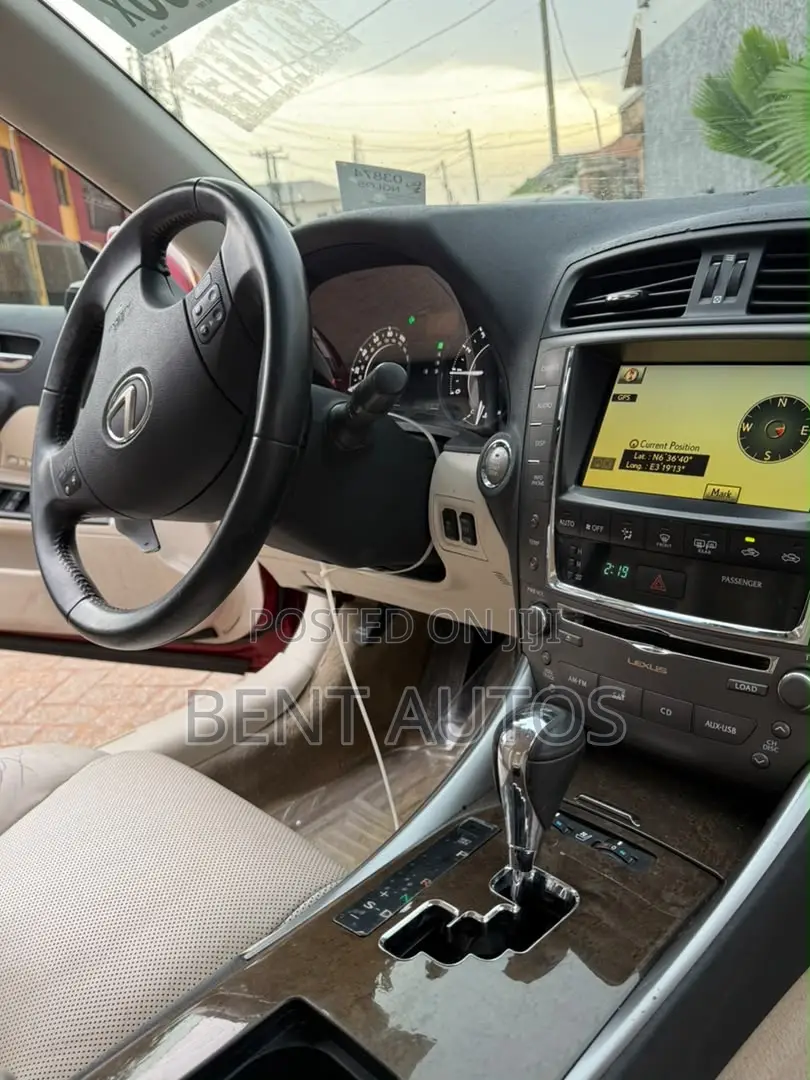 Lexus IS 250 C Automatic 2010 Red