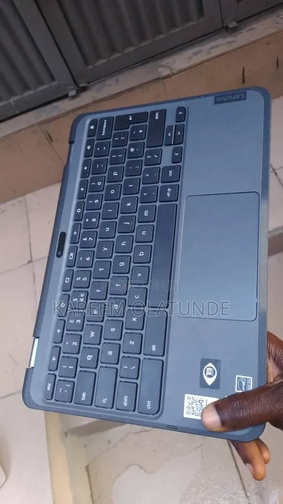 Laptop Lenovo Chromebook C330 8GB Intel Core i5 SSD 72GB