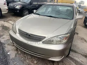 Toyota Camry LE 4dr Sedan (2.4L 4cyl 4A) 2004 Gold