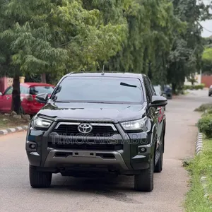 Toyota Hilux 2024 Black