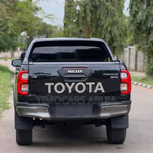 Toyota Hilux 2024 Black
