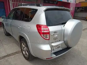 Toyota RAV4 2010 Silver