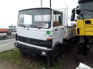 Mercedes 11-17 Truck Half Bucket
