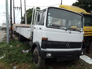 Mercedes 11-17 Truck Half Bucket