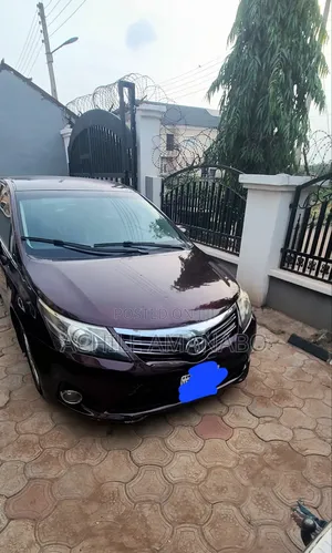 Toyota Avensis 2012 Maroon