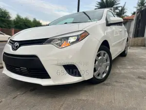 Toyota Corolla LE 4dr Sedan (1.8L 4cyl CVT) 2014 White
