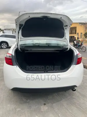 Toyota Corolla LE 4dr Sedan (1.8L 4cyl CVT) 2014 White