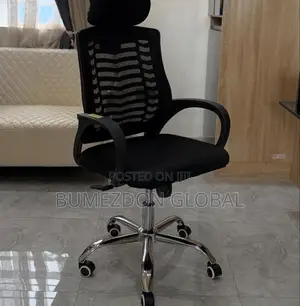 Ergonomic Mesh Office Chair With Headrest ><