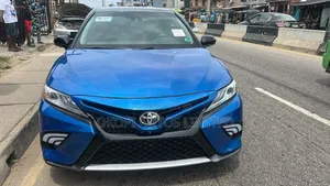 Toyota Camry XSE V6 (3.5L V6 8A) 2019 Blue