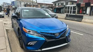 Toyota Camry XSE V6 (3.5L V6 8A) 2019 Blue