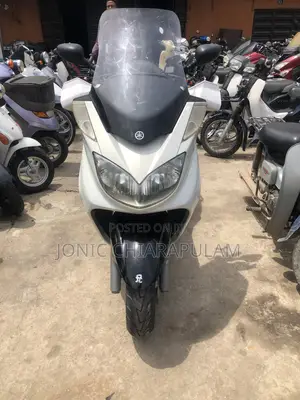 Yamaha Majesty 2010 White
