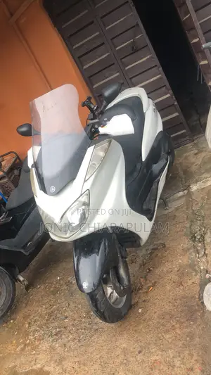 Yamaha Majesty 2012 White