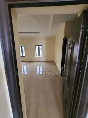 3bdrm Block of Flats in Standard Estate for rent