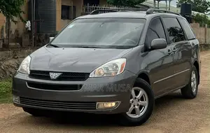 Toyota Sienna 2005 Gray