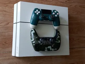 Ps4 Fat Hacked With Games With 2 Clean Pads