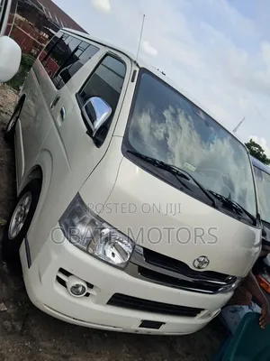 Toyota Regius 2015 White