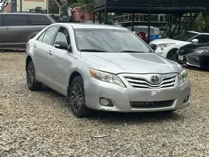 Toyota Camry LE 4dr Sedan (2.5L 4cyl 6AM) 2010 Silver