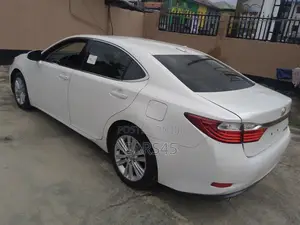 Lexus ES 2013 White