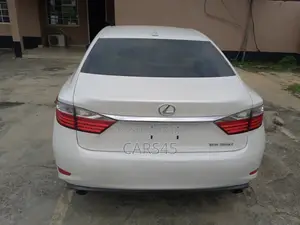Lexus ES 2013 White