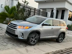 Toyota Highlander XLE 2019 Gray