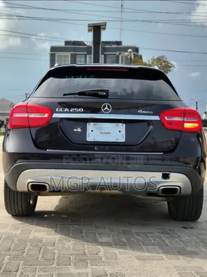 Mercedes-Benz GLA 250 2016 Maroon