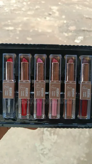 Brand New Aure Gold 2-In1 Lipstick Gloss