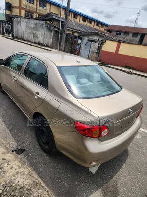 Toyota Corolla 2010 Gold