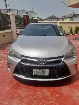 Toyota Camry SE 4dr Sedan (2.5L 4cyl 6A) 2015 Silver