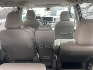 Toyota Sienna XLE Mobility Auto Access (3.5L 6cyl 8A) 2018 White